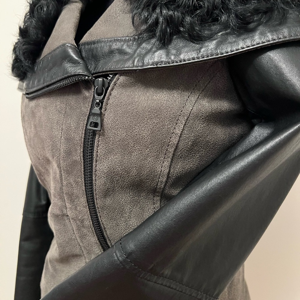 DANIER Mixed Media Leather Jacket with Lambfur collar
Sz 2XS UK 6/8 US 4 - Picture 9 of 14